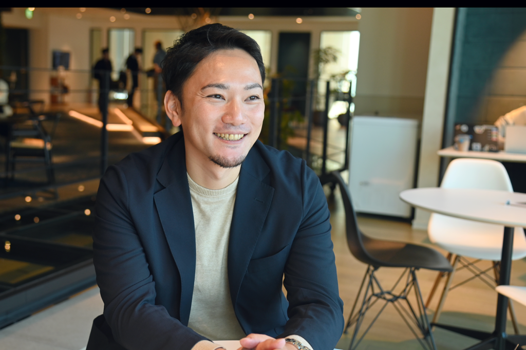 インタビューに答えるレバレジーズ株式会社の森山氏